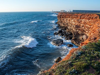 Огибая два моря